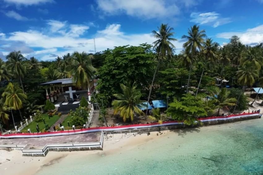 Bendera Merah Putih 80 Meter Dibentangkan di Pulau Mansinam Sambut HUT Ke-80 RI