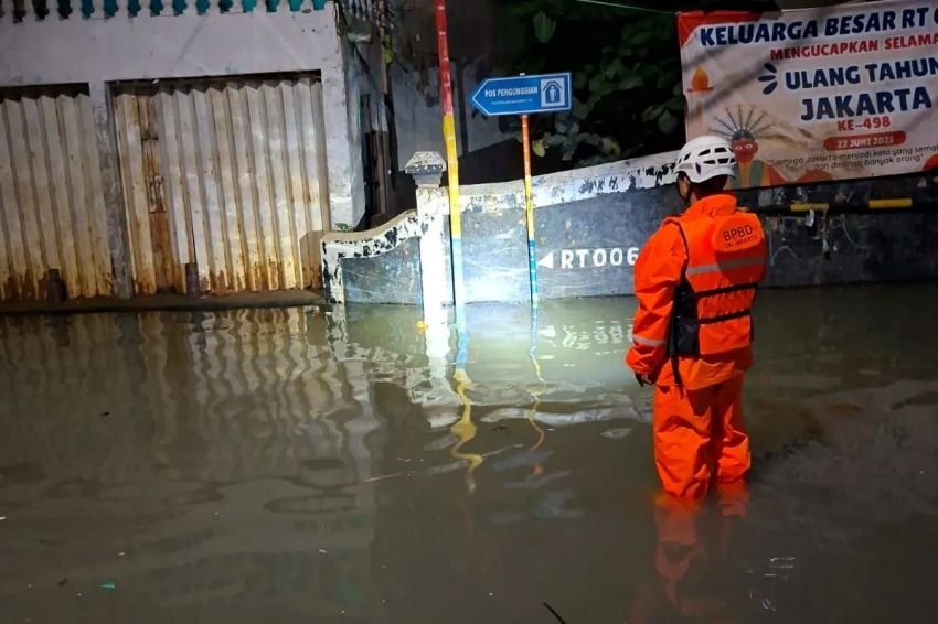 Jakarta Timur Masih Banjir: 16 RT Terendam, Air Capai 80 cm