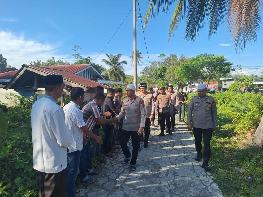 Kapolda Aceh Melayat ke Rumah Duka Istri Personel Polres Pidie, Sampaikan Belasungkawa Mendalam