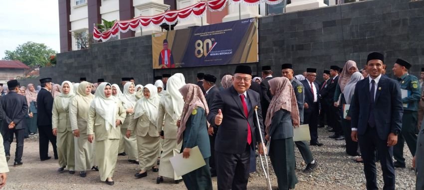 Meski Sakit dan Bertongkat, KPT Banda Aceh Hadiri Upacara HUT ke-80 MA RI
