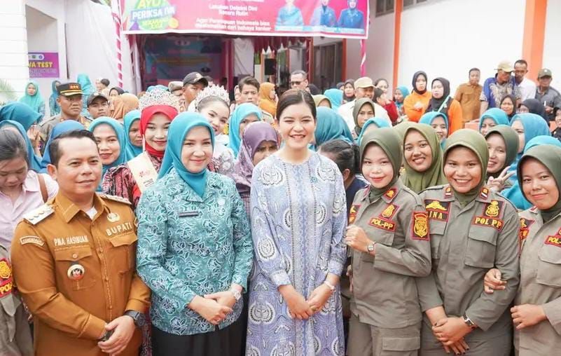 Kahiyang Ayu Tinjau Langsung Kegiatan PKK dan IVA Test di Padang Lawas