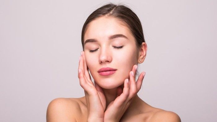 Kulit Terasa Tertarik Setelah Cuci Wajah? Dermatolog: Itu Bukan Tanda Wajah Bersih!