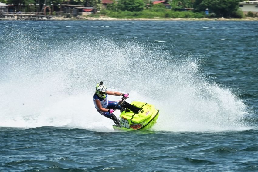 Rider Aquabike Puji Keindahan dan Tantangan Alam Danau Toba
