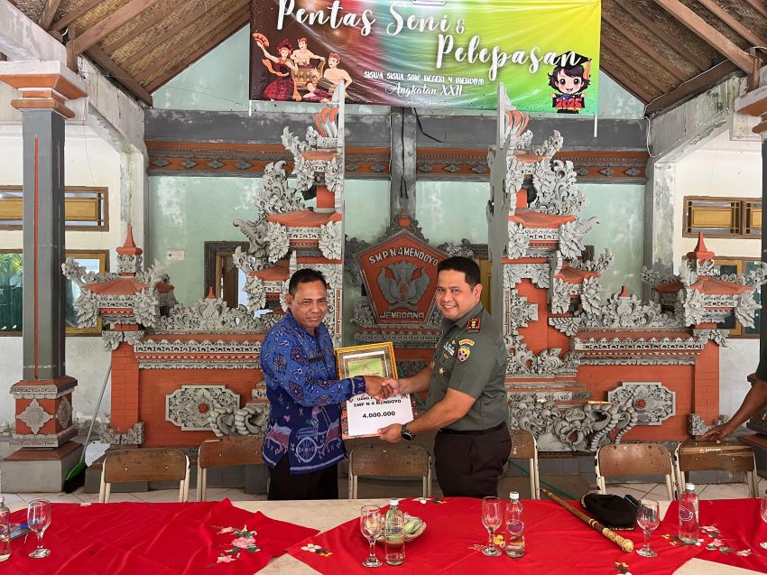 Dandim 1617/Jembrana Berikan Apresiasi kepada Sekaa Baleganjur SMP di Lomba Tingkat Provinsi Bali