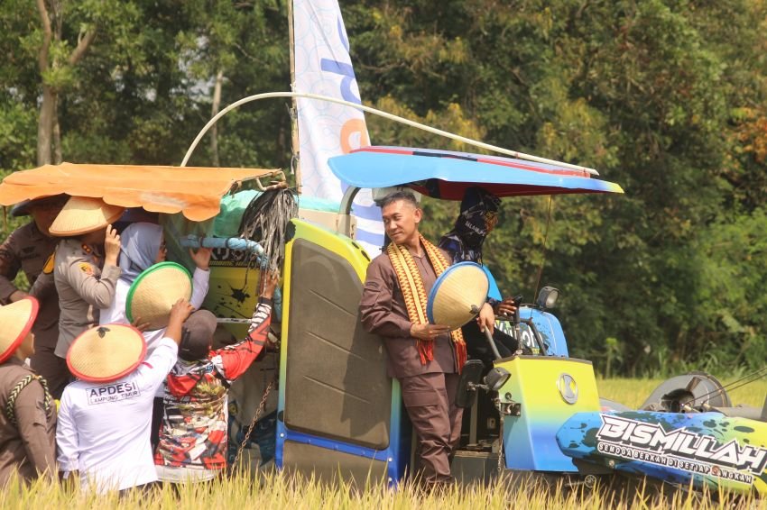 Dari Ladang ke Lumbung: Kejati Lampung Kawal Panen 28 Ribu Ton Gabah di Lampung Timur