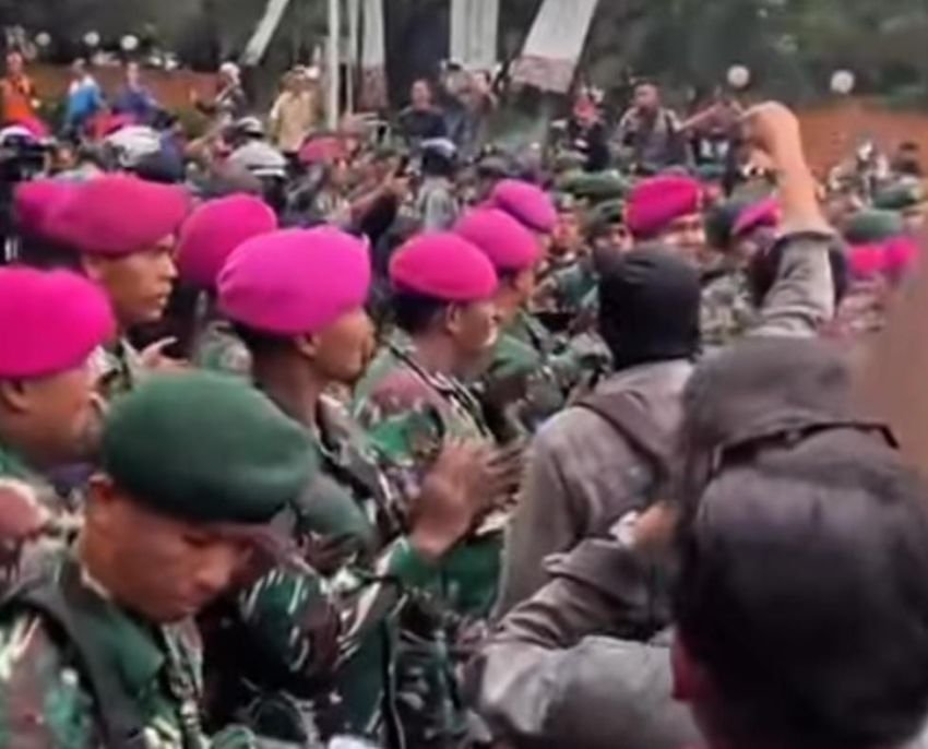 TNI Ungkap Dua Tuntutan Utama Massa Demo di Depan Mako Brimob