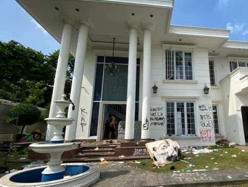 Polisi Amankan 9 Pelaku Penjarahan Rumah Anggota DPR Surya Utama alias Uya Kuya di Jakarta Timur