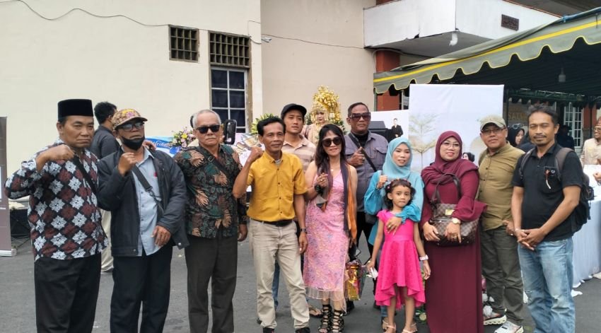 Kebersamaan dan Jaga Silaturahim, Awak Media Kompak Hadiri Momen Pernikahan Rekan Sejawat