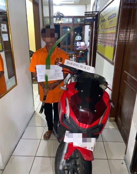 Polsek Sibolga Sambas Gagalkan Rencana Tawuran, Amankan Dua Remaja dan Celurit 2 Meter