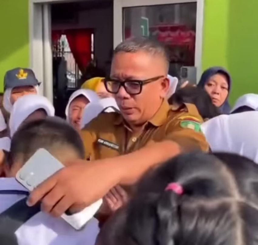 Tegur Anak Wali Kota yang Bawa Mobil ke Sekolah, Kepsek SMPN 1 Prabumulih Dimutasi!