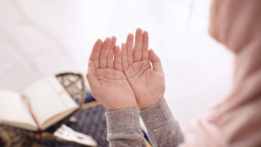 Bolehkah Berdoa Agar Si Dia Jadi Jodoh Kita? Ini Penjelasan Ulama