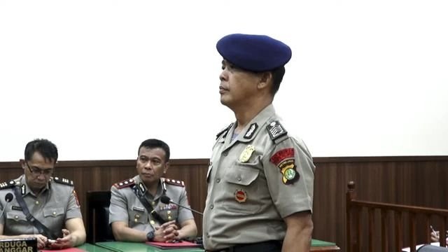 Beda Nasib! Kompol Cosmas Dipecat, Bripka Rohmad Hanya Demosi 7 Tahun