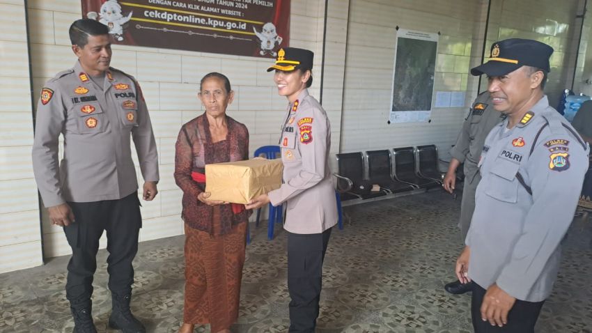 Gotong Royong TNI-Polri dan Warga Jembrana Pulihkan Desa Budeng Pasca Banjir