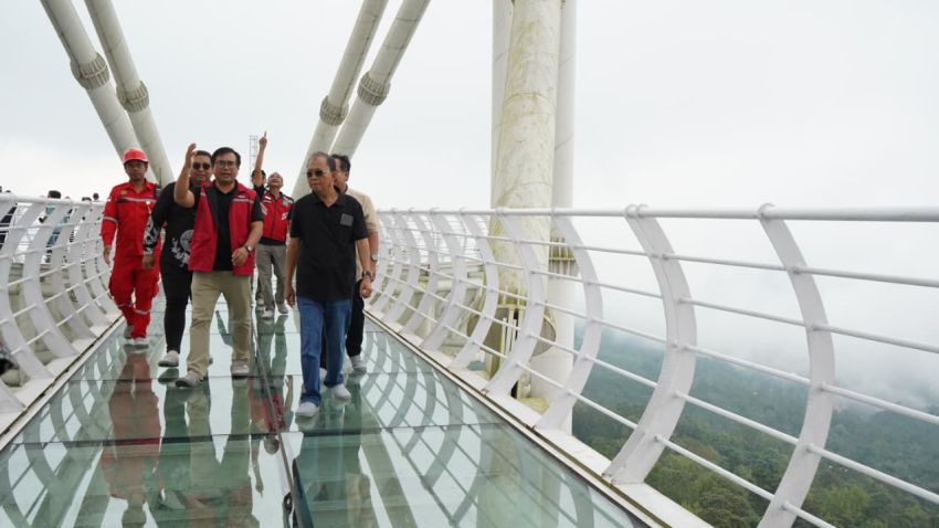 Gubernur Koster Tinjau Pembangunan Tahap Kedua Turyapada Tower, Ikon Wisata Bali Utara Siap Beroperasi 2026
