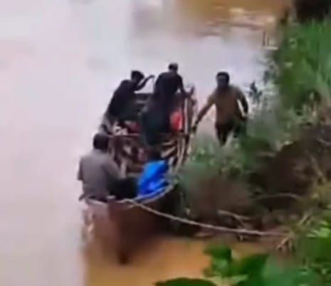 Berusaha Selamatkan Keluarga dari Perahu Terbalik, Wahyu Hanyut dan Ditemukan Meninggal di Sungai Batang Natal