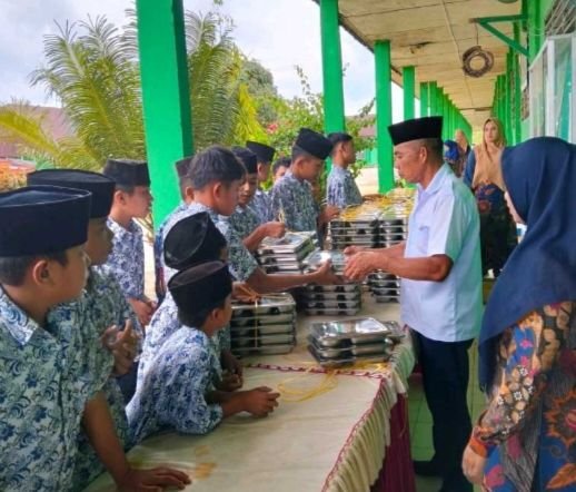Sepekan Program Makan Bergizi Gratis di MTsN 1 Tapanuli Selatan: Siswa Lebih Semangat, Disiplin Meningkat