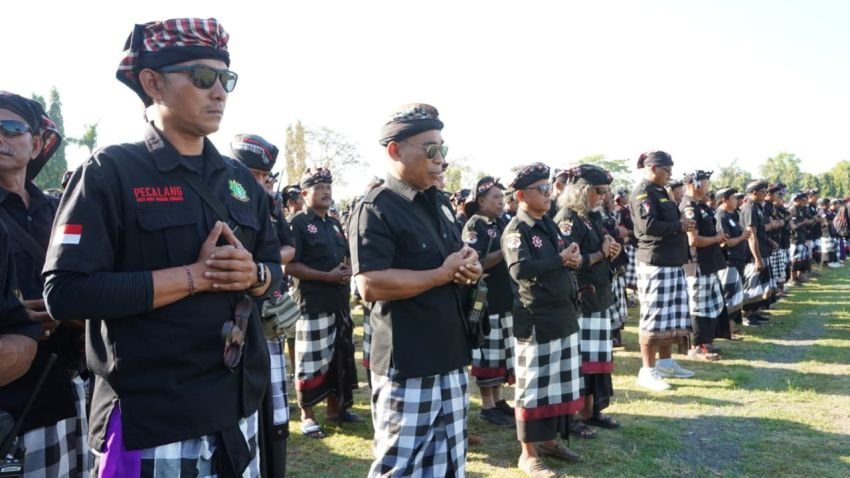 Belasan Ribu Pecalang Siap Kawal Keamanan Bali, Gubernur Koster: "Bali Harus Aman!"