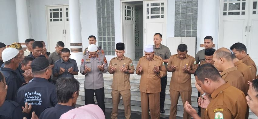Kapolda Aceh Pimpin Doa Bersama di Masjid Raya: Jaga Aksi Unjuk Rasa Tetap Damai dan Bermartabat