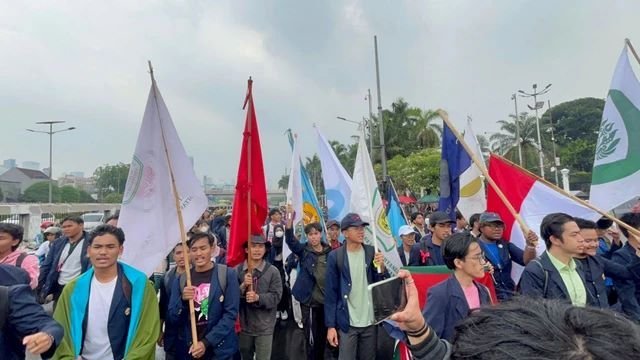 Mahasiswa Unpad Gelar Aksi &ldquo;Piknik Nasional Rakyat&rdquo; di DPR, Tuntut Jawaban atas 17+8 Poin Rakyat