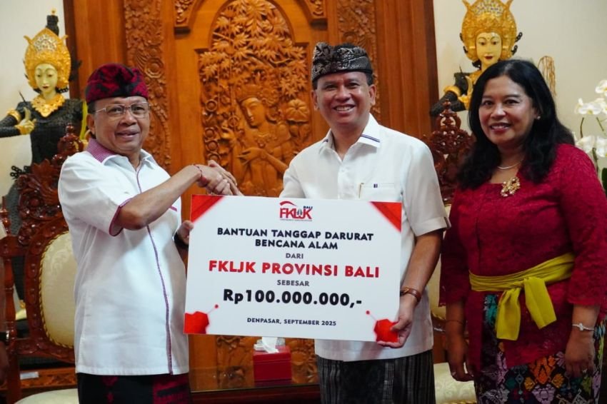 OJK, BPD Bali, dan FKLJK Salurkan Bantuan Rp700 Juta untuk Korban Banjir, Gubernur Koster: Terima Kasih atas Kepeduliannya