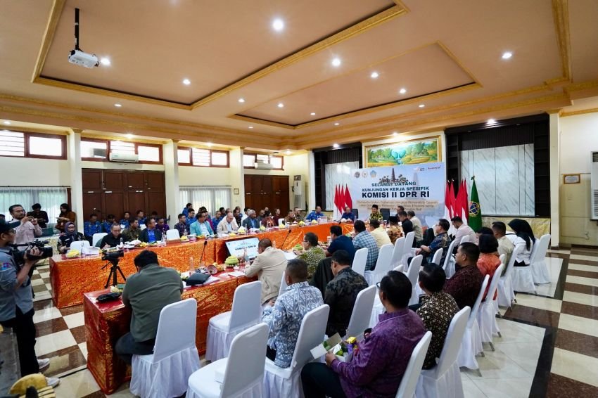 Kepala Kantor Pertanahan Tabanan Hadiri Rapat Percepatan Digitalisasi Pelayanan Publik Bersama Komisi II DPR RI di Bali