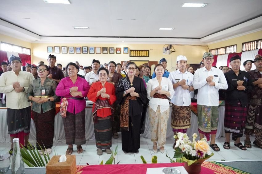 Ibu Putri Koster Ajak PKK Jadi Garda Terdepan Gerakan Bali Bersih Sampah Lewat PSBS di Karangasem