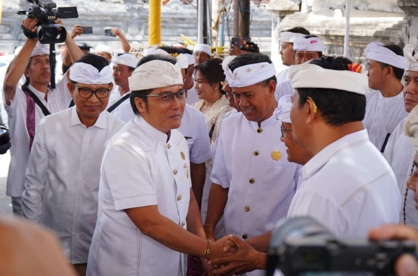 Wagub Giri Prasta Hadiri Karya di Desa Adat Kutuh: "Budaya dan Adat Bali Adalah Pondasi Utama"