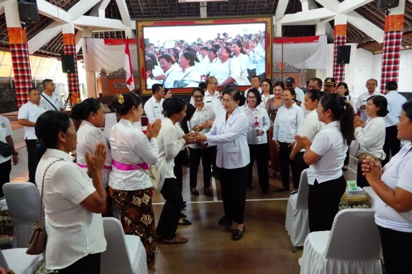 Safari Pembinaan Posyandu Dimulai dari Tabanan, Ibu Putri Koster Tekankan Transformasi 6 SPM