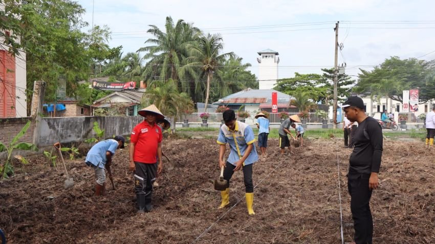 Dukung Program Ketahanan Pangan, Lapas Labuhan Ruku Cetak Lahan Pertanian Baru dari Hasil Sinergi dengan Masyarakat Sekitar