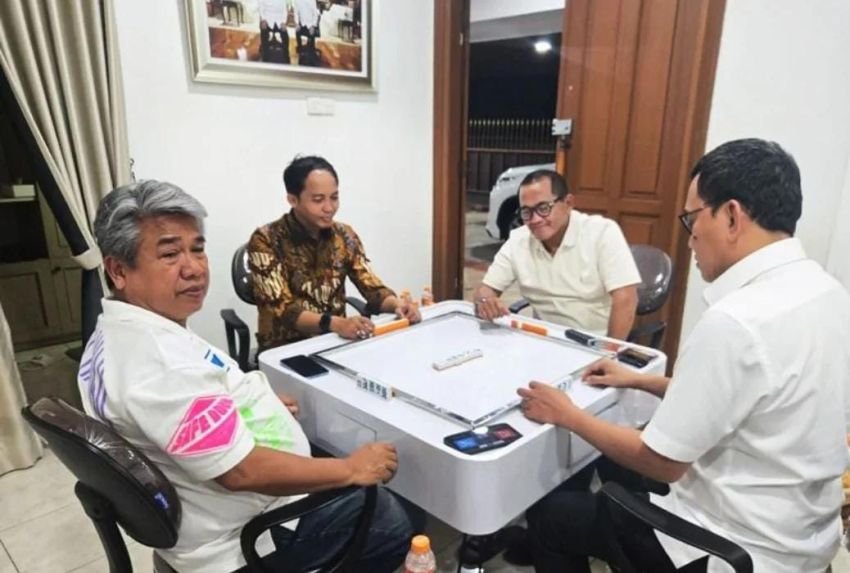 Viral Bermain Domino dengan Tersangka Pembalak Liar, Menhut Raja Juli Beri Klarifikasi