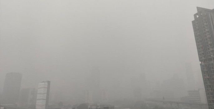 Jakarta Dihantam Hujan Petir Siang Ini!  Warga Diminta Tetap Aman