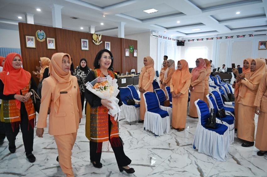 Ketua DWP Sumut Tegaskan Pentingnya Pencegahan Stunting dan Penyaluran Bantuan Gizi dalam Kunjungan Kerja di Madina