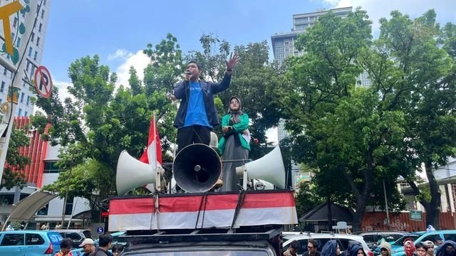 Mahasiswa Demo Tuntut Transparansi Tunjangan DPRD DKI: "Jangan Hanya Sengsarakan Rakyat!"