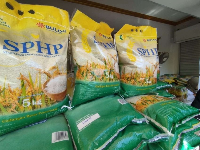 Polri Salurkan 1.386 Ton Beras SPHP di Panen Raya Oku Timur