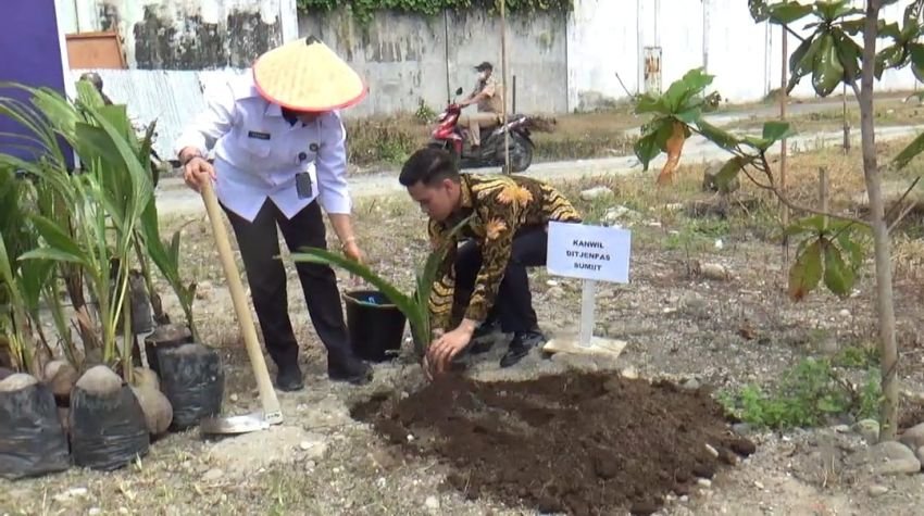 Dukung Asta Cita Presiden, 5.000 Pohon Kelapa Ditanam di Wilayah Tanjung Gusta