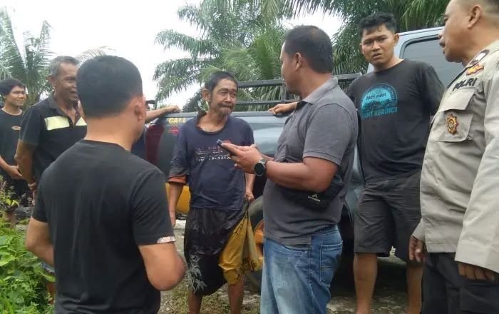 Nyaris Hanyut di Sungai Pelawi, Pria Paruh Baya Diselamatkan Setelah Pegangi Bambu