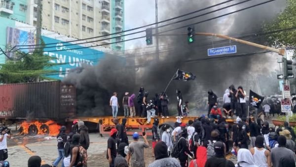 Usai RI dan Nepal, Kini Filipina dan Peru Memanas! Bendera One Piece Berkibar