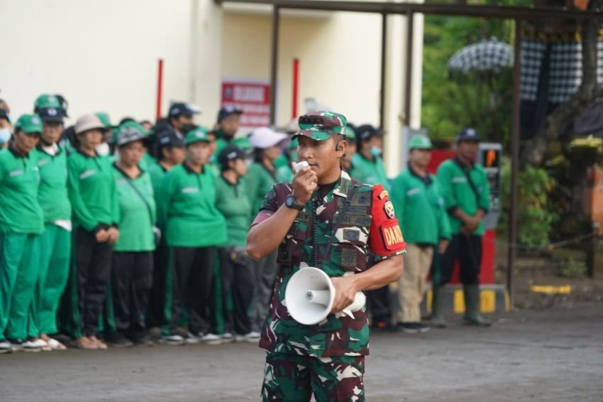 Dandim 1611/Badung Pimpin Apel Pembersihan Pasca Banjir di Pasar Badung