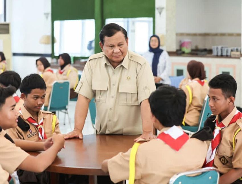 Presiden Prabowo Bagikan 330.000 Smart TV di Sekolah untuk Dukung Digitalisasi Pendidikan Nasional
