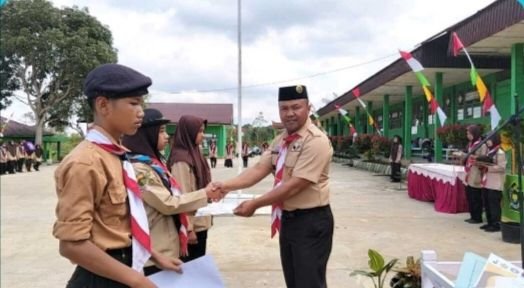 Persami MTsN 1 Tapanuli Selatan 2025 Berakhir, Siswa Dikukuhkan Jadi Pramuka Penggalang Berkarakter