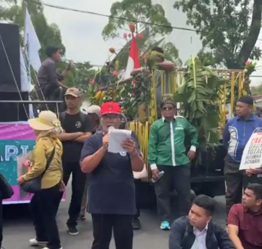 Petani Se-Sumut Geruduk Kantor Gubernur, Tuntut Reforma Agraria dan Turunkan Harga Pupuk