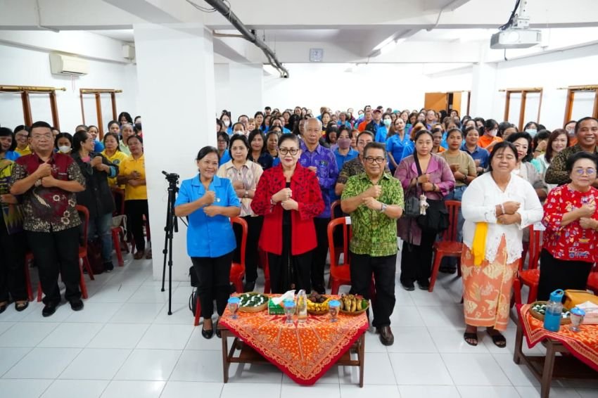 Putri Koster Ajak Umat Katolik dan WKRI Pilah Sampah Sejak dari Rumah
