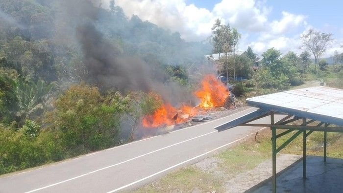 Kericuhan Pecah Saat Upaya Damai di Yalimo, Bupati dan Wakapolres Luka Akibat Lemparan Batu