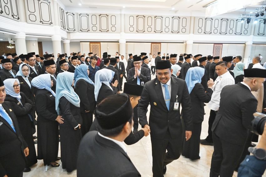 Gubernur Bobby Nasution Lantik 177 Pejabat, Ingatkan Pentingnya Kekompakan dan Efisiensi