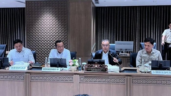 Isi Rapat  DPR dan Menteri Terungkap! Bahas Politik, Ekonomi, dan Keamanan Nasional!