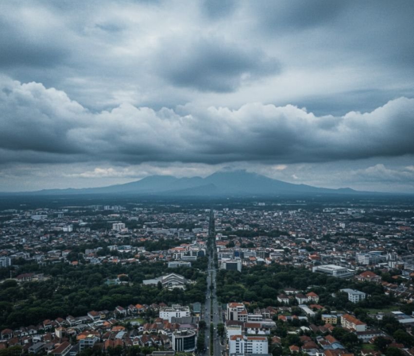 Prakiraan Cuaca Jawa Barat Hari Ini, 16 Oktober 2025: Berawan di Bandung dan Cirebon, Hujan Ringan Menyapa Wilayah Lain