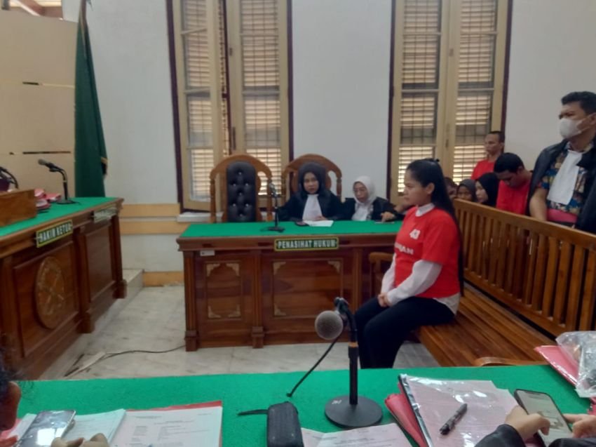 Hakim Jatuhkan Vonis 3 Tahun ke Nadia Purba, Curi Perhiasan Senilai Rp45 Juta