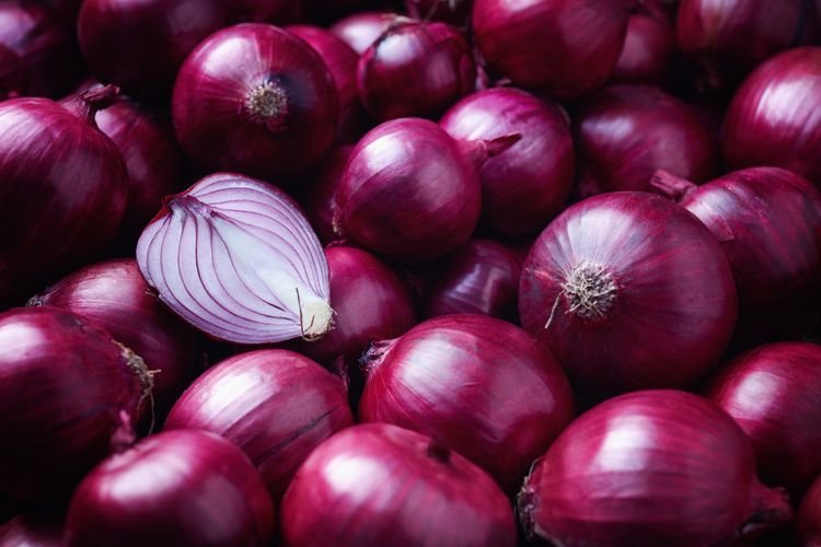 Trik Simpan Bawang Merah hingga 3 Bulan Tanpa Bikin Lembek dan Berair