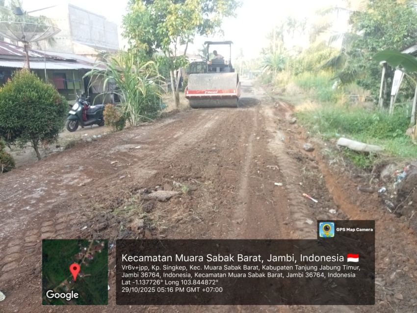 Jalan Vital Kelurahan Singkep Mulai Diperbaiki, Warga Sambut Gembira