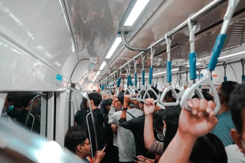 Spesial HUT TNI ke-80: MRT, TransJakarta, hingga LRT di Jakarta Cuma Rp80 Seharian!